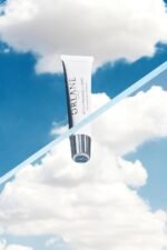 Orlane – Magnificent Lip Balm 15 ml, Smoothing & Plumping Lip Care, Nourishing Formula with Butters & Oils, Deep Hydration, Velvet Finish, Protects Against Dryness, Day & Night Use - Image 2