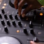 Pioneer DJ DDJ-FLX4 2-deck Rekordbox and Serato DJ Controller - Graphite - Image 15