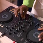 Pioneer DJ DDJ-FLX4 2-deck Rekordbox and Serato DJ Controller - Graphite - Image 16