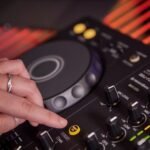 Pioneer DJ DDJ-FLX4 2-deck Rekordbox and Serato DJ Controller - Graphite - Image 13