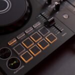Pioneer DJ DDJ-FLX4 2-deck Rekordbox and Serato DJ Controller - Graphite - Image 18
